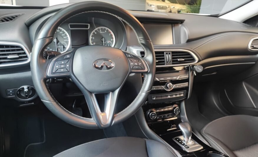 INFINITI Q30 1.6TC PREMIUM 7DCT
