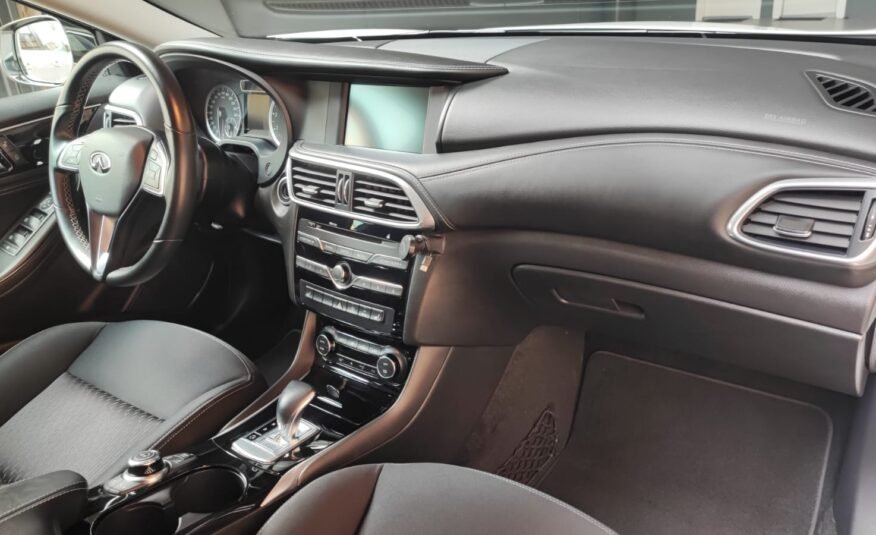 INFINITI Q30 1.6TC PREMIUM 7DCT