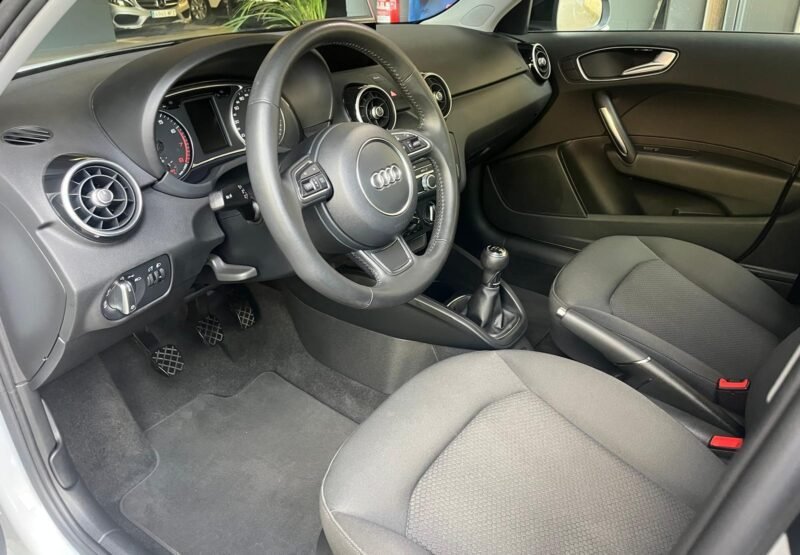 AUDI A1 1.0 TFSI ATTRACTION