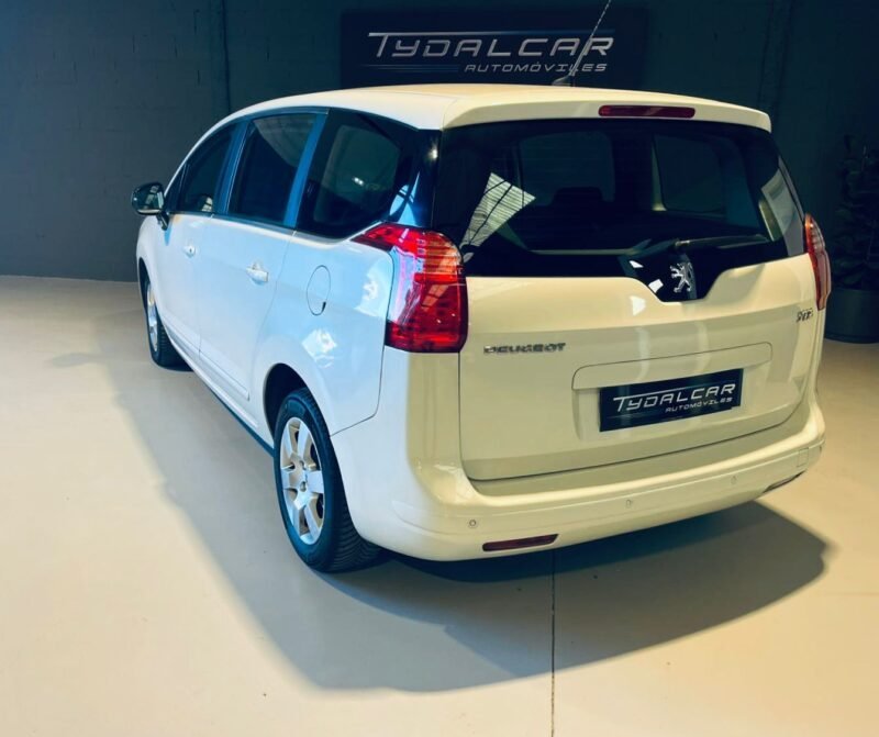 PEUGEOT 5008 1.6 hdi