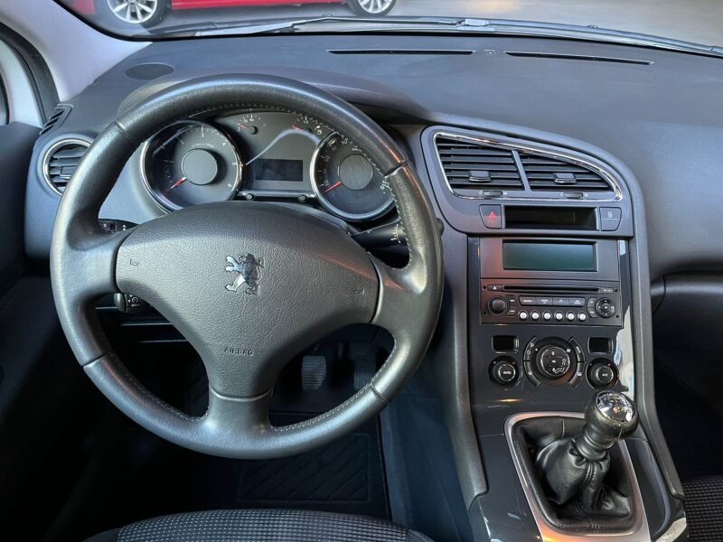 PEUGEOT 5008 1.6 hdi