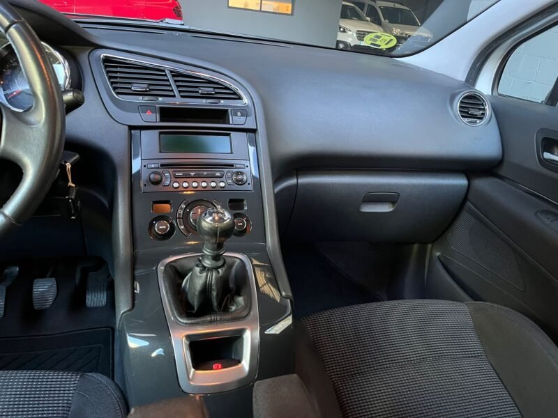 PEUGEOT 5008 1.6 hdi