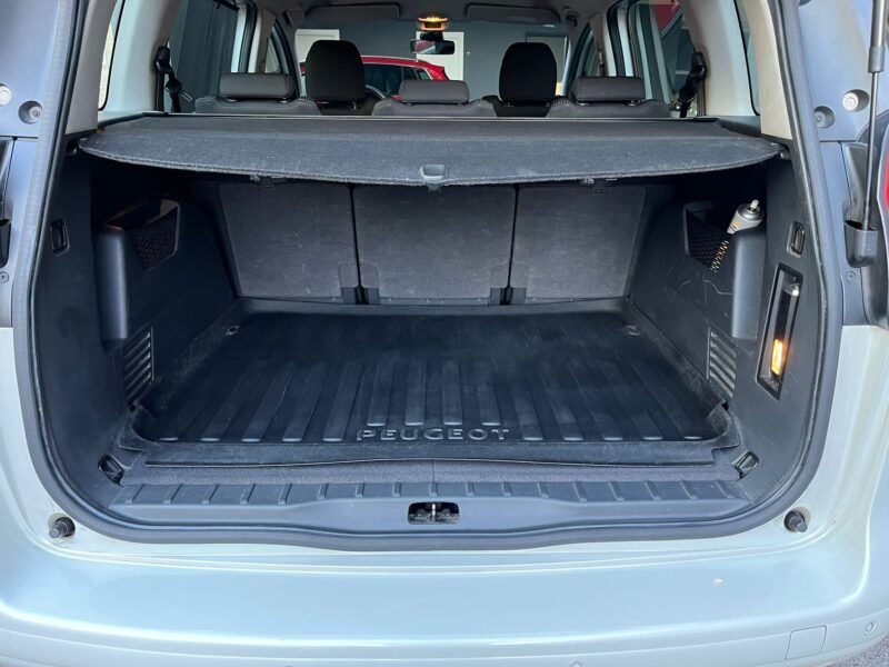 PEUGEOT 5008 1.6 hdi