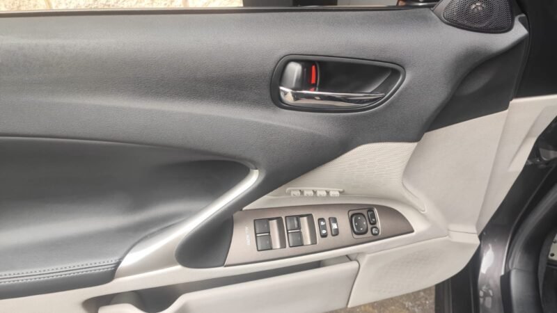 LEXUS IS 220D SPORT MY10