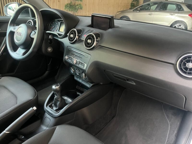 AUDI A1 1.0 TFSI ATTRACTION