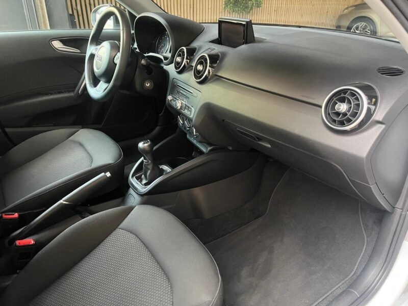 AUDI A1 1.0 TFSI ATTRACTION