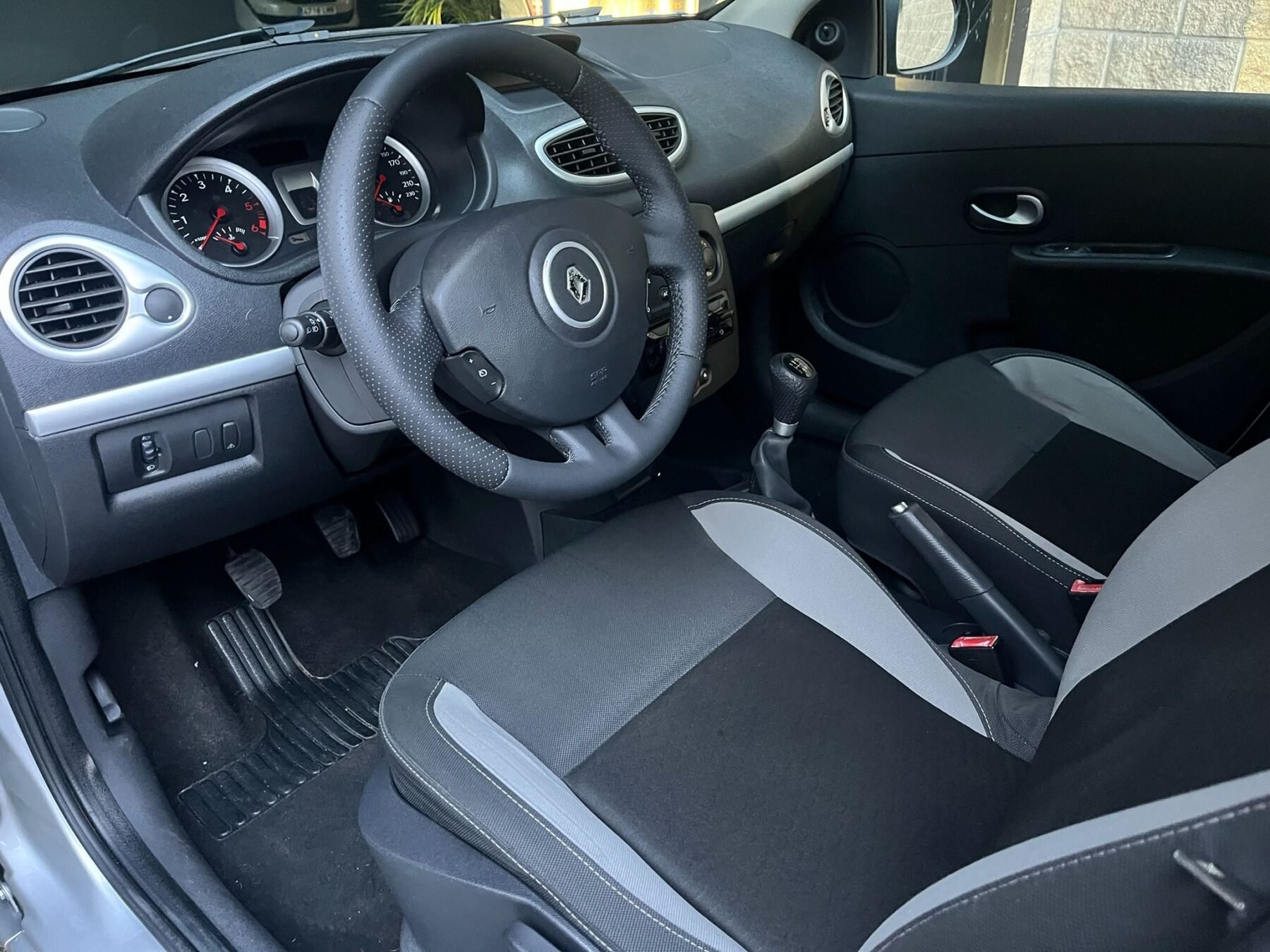 RENAULT Clio 1.5 DCi