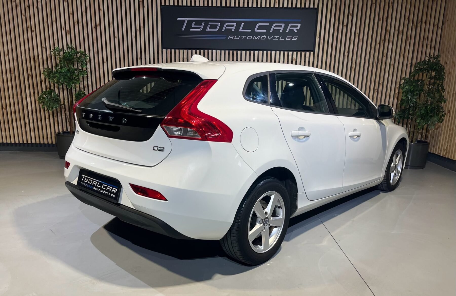 VOLVO V40 2.0 TDi 