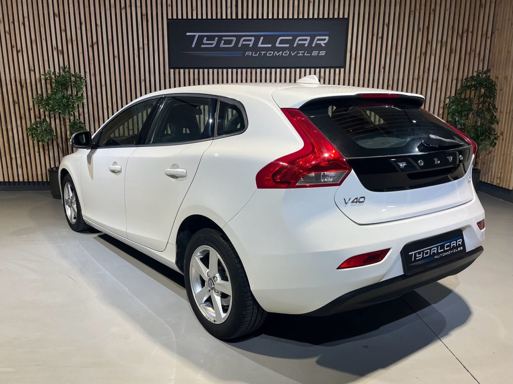VOLVO V40 2.0 TDi 