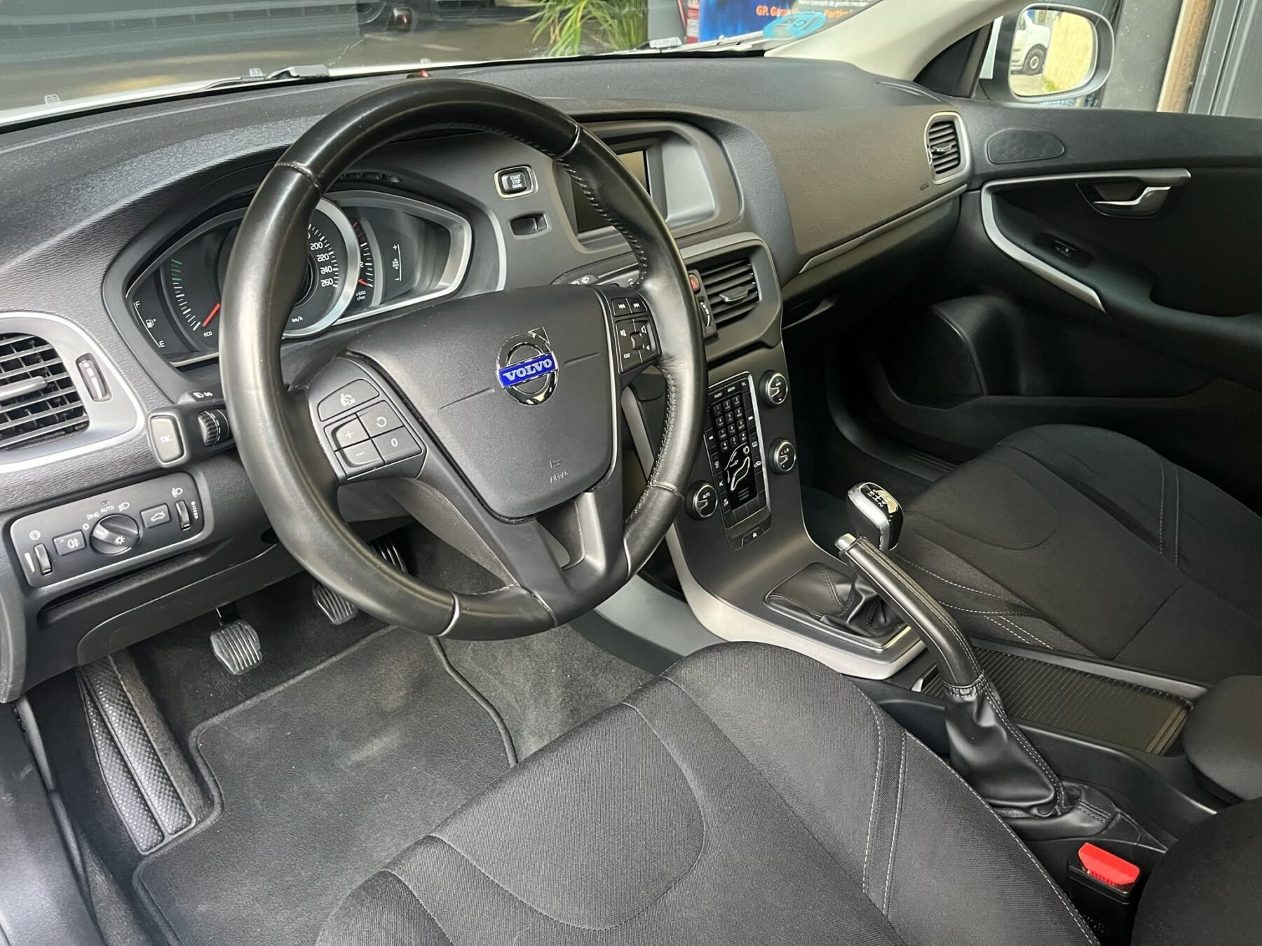VOLVO V40 2.0 TDi 