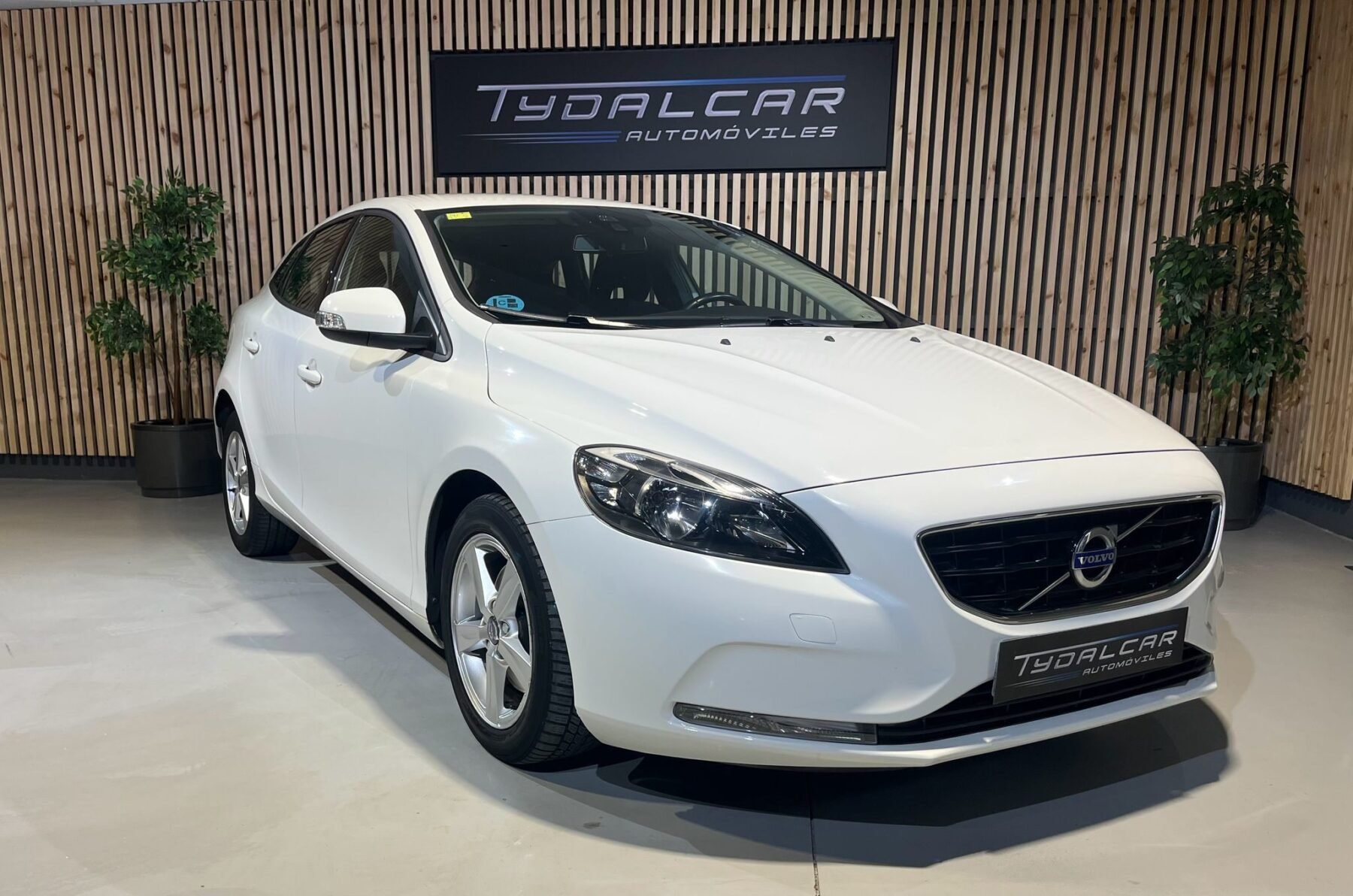 VOLVO V40 2.0 TDi 