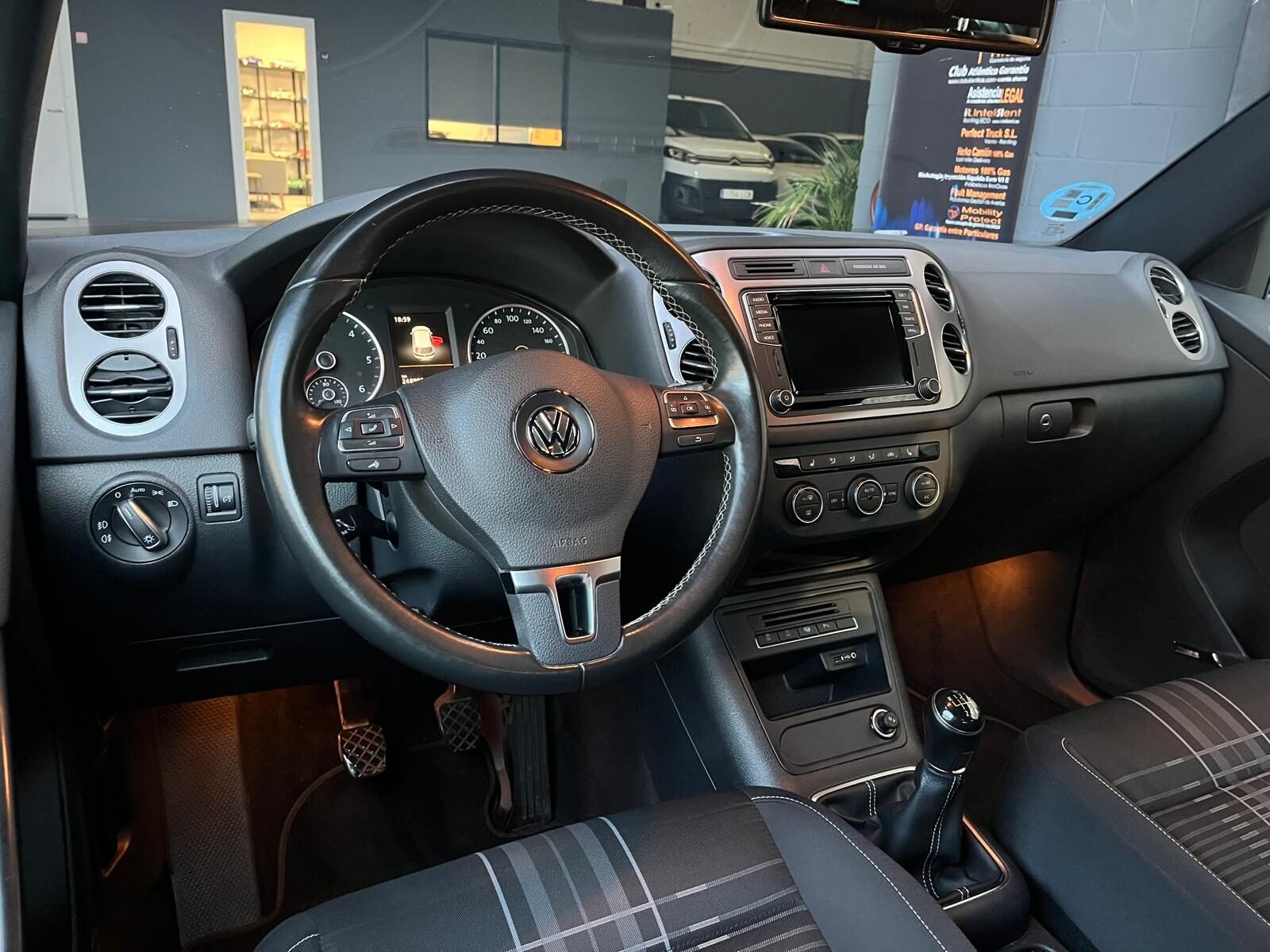 VOLKSWAGEN TIGUAN 2.0TDi 