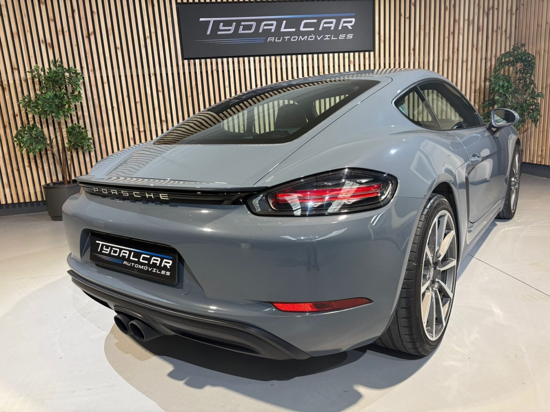 PORSCHE 718 Cayman 2.0