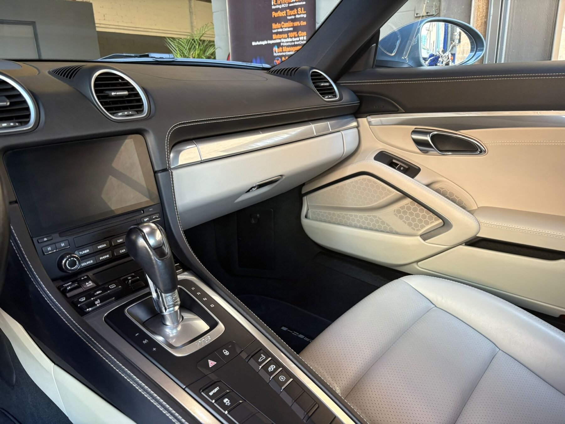 PORSCHE 718 Cayman 2.0