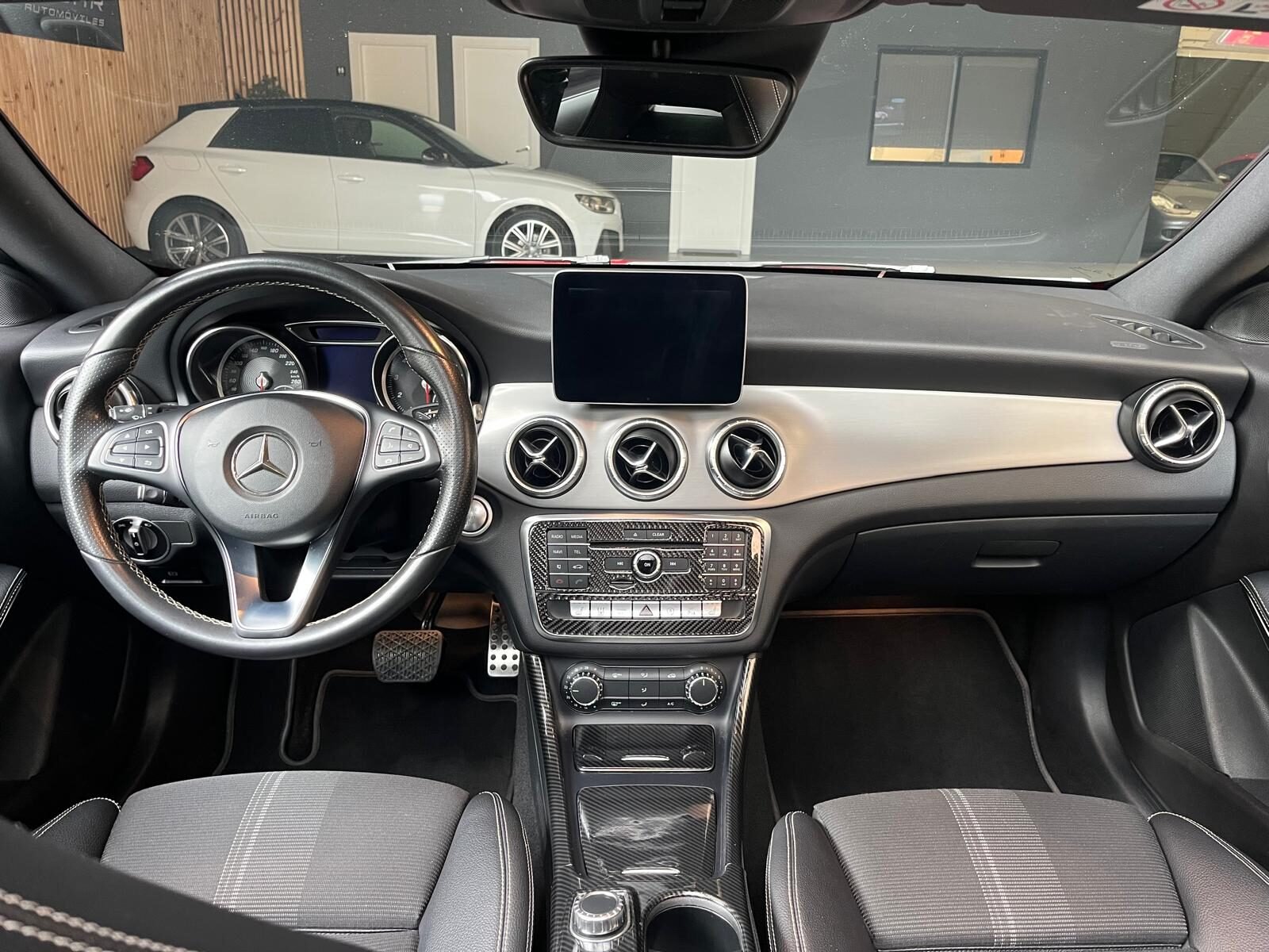MERCEDES-BENZ CLA 200 1.6i