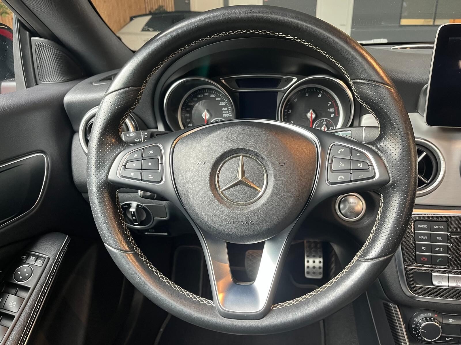 MERCEDES-BENZ CLA 200 1.6i