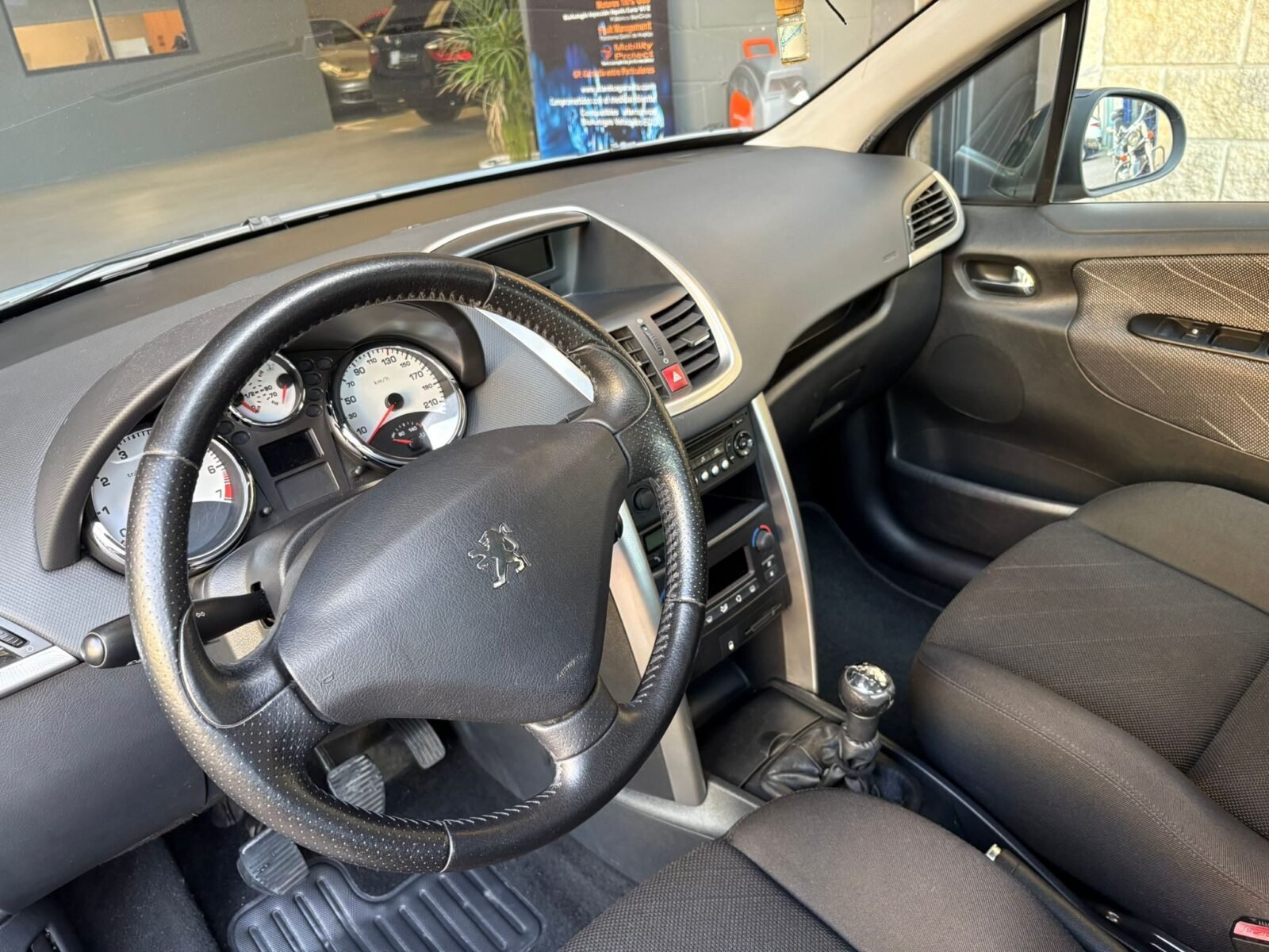 PEUGEOT 207 1.4VTi  