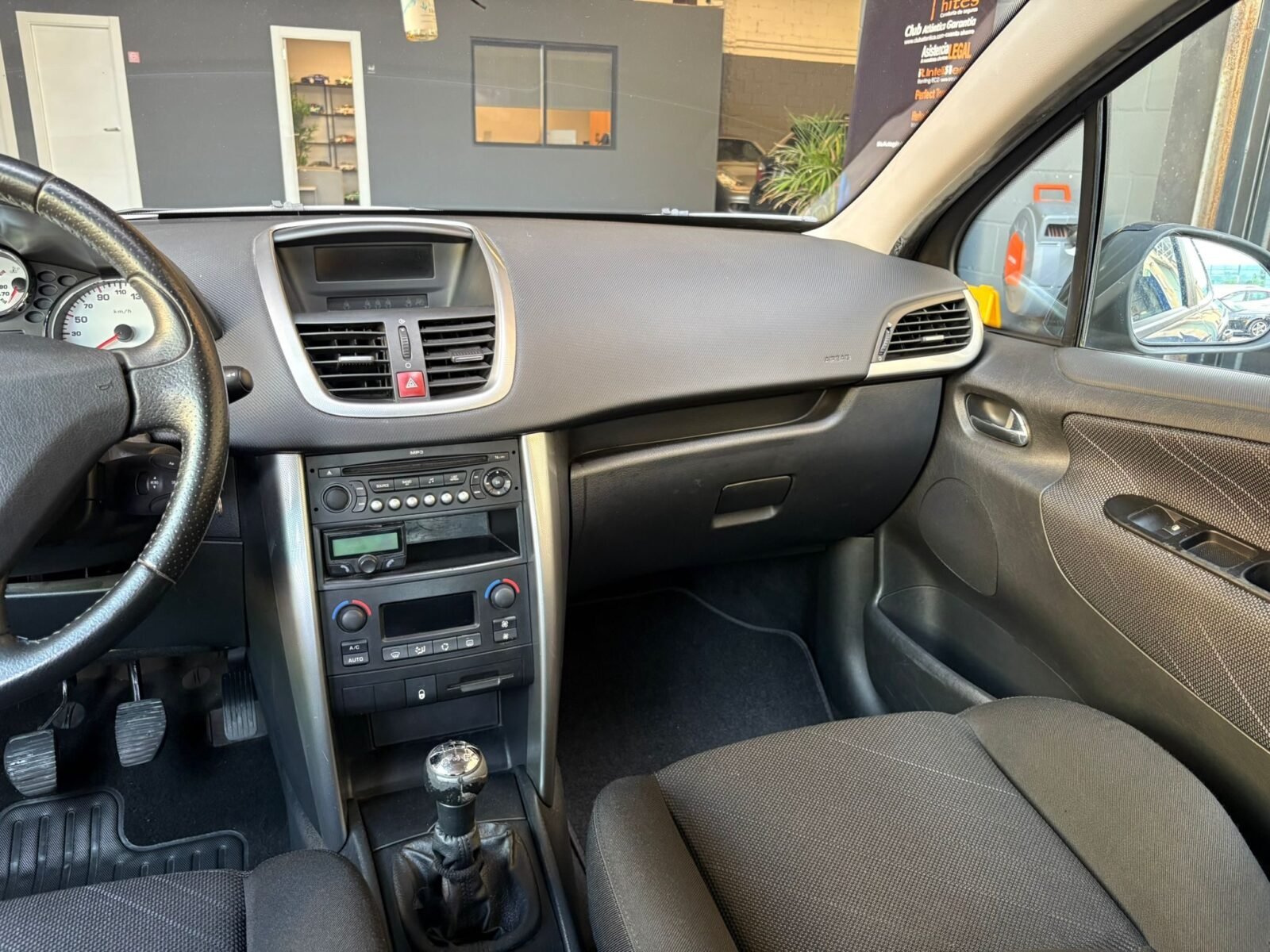PEUGEOT 207 1.4VTi  