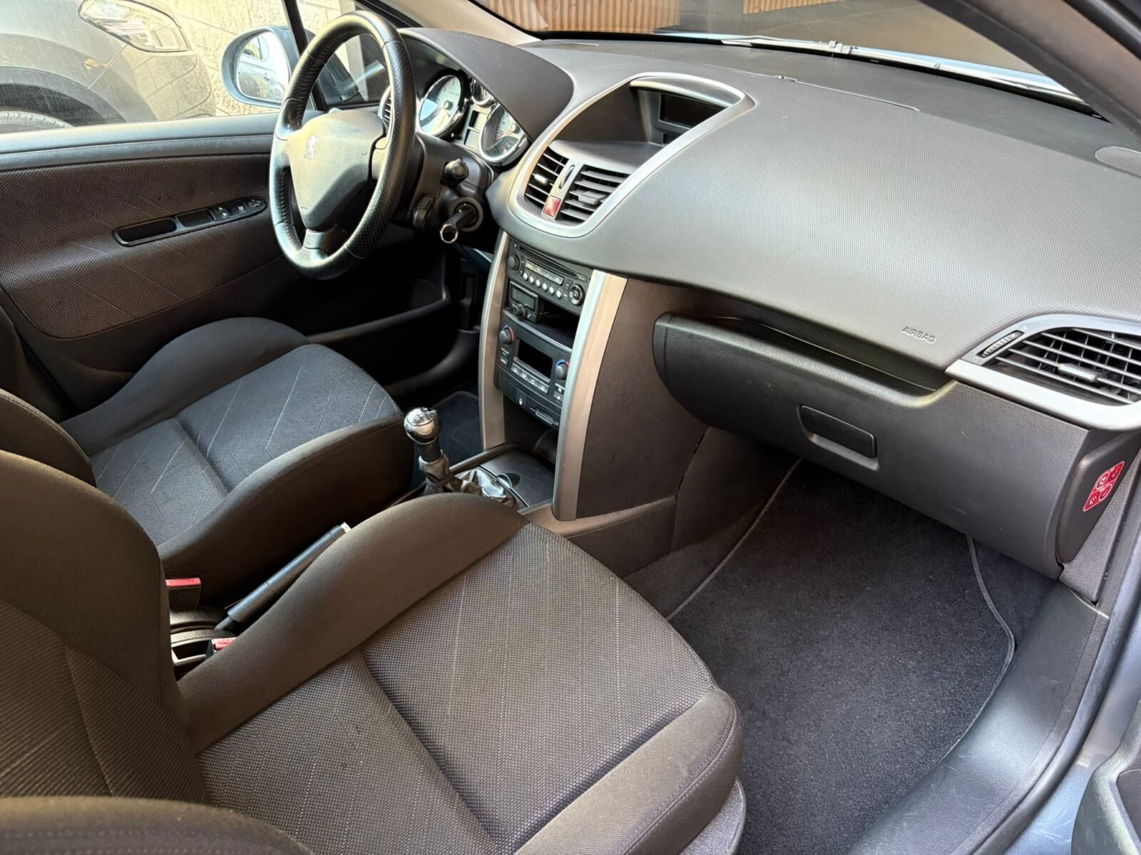 PEUGEOT 207 1.4VTi  