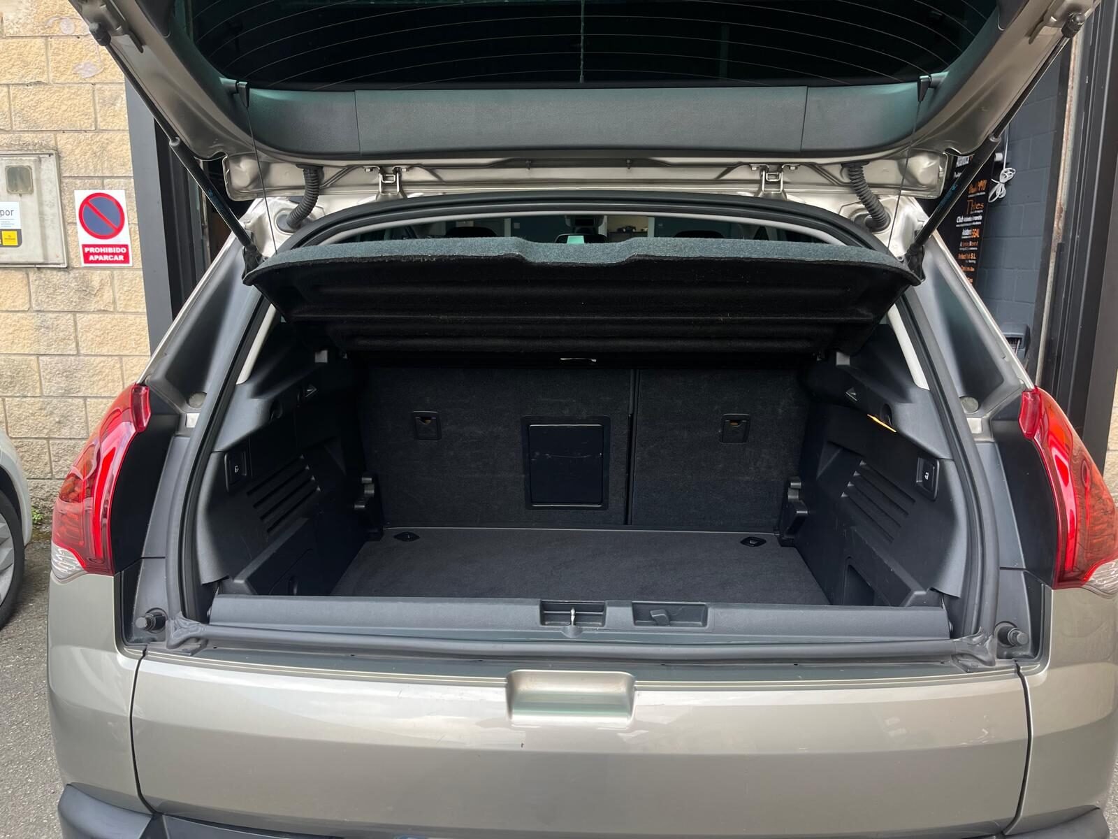 PEUGEOT 3008 1.6HDi
