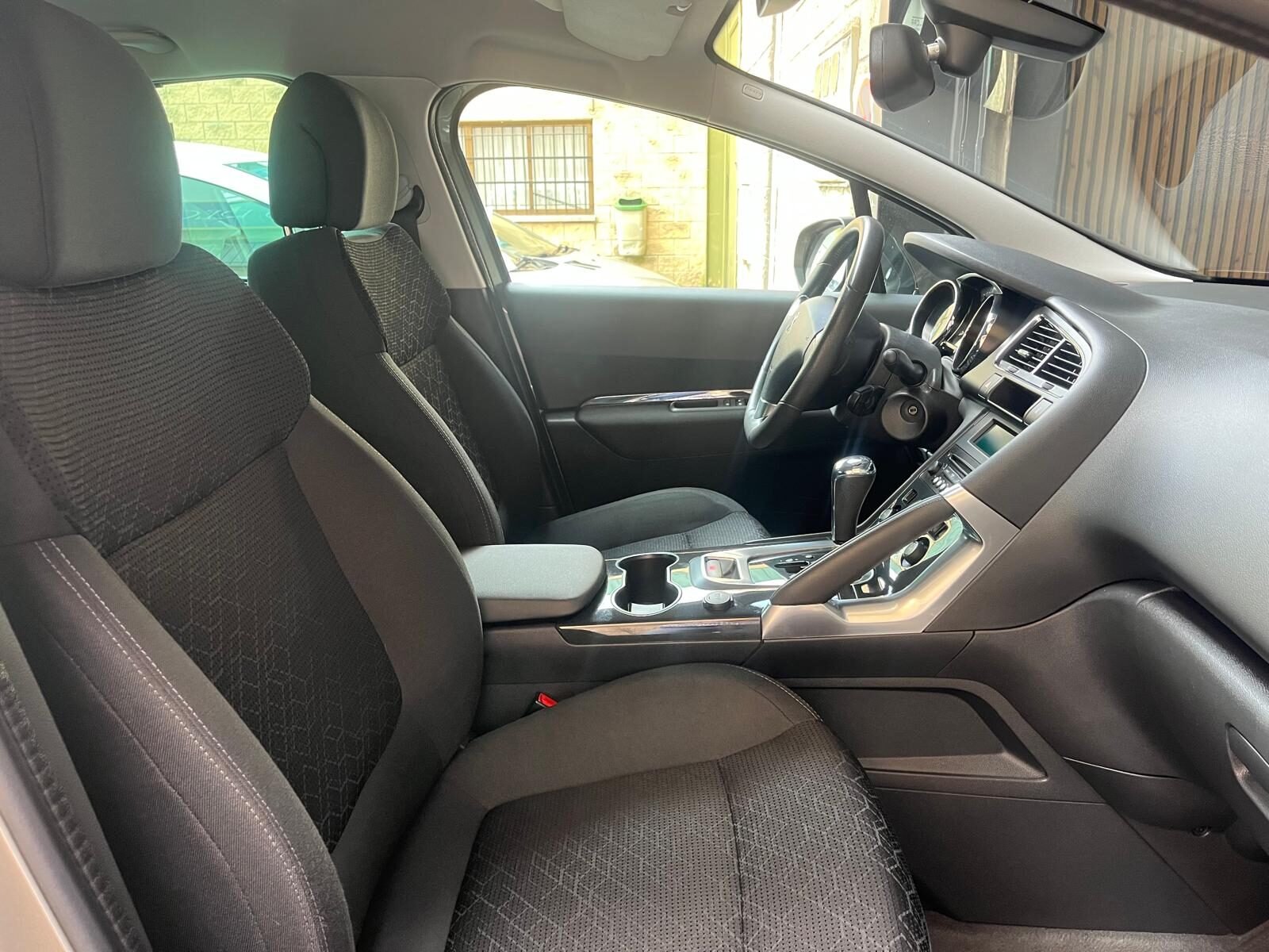 PEUGEOT 3008 1.6HDi