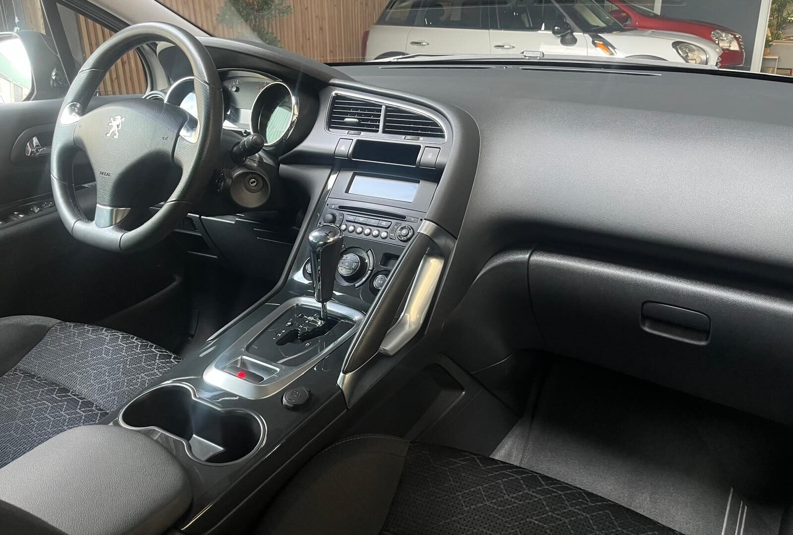 PEUGEOT 3008 1.6HDi