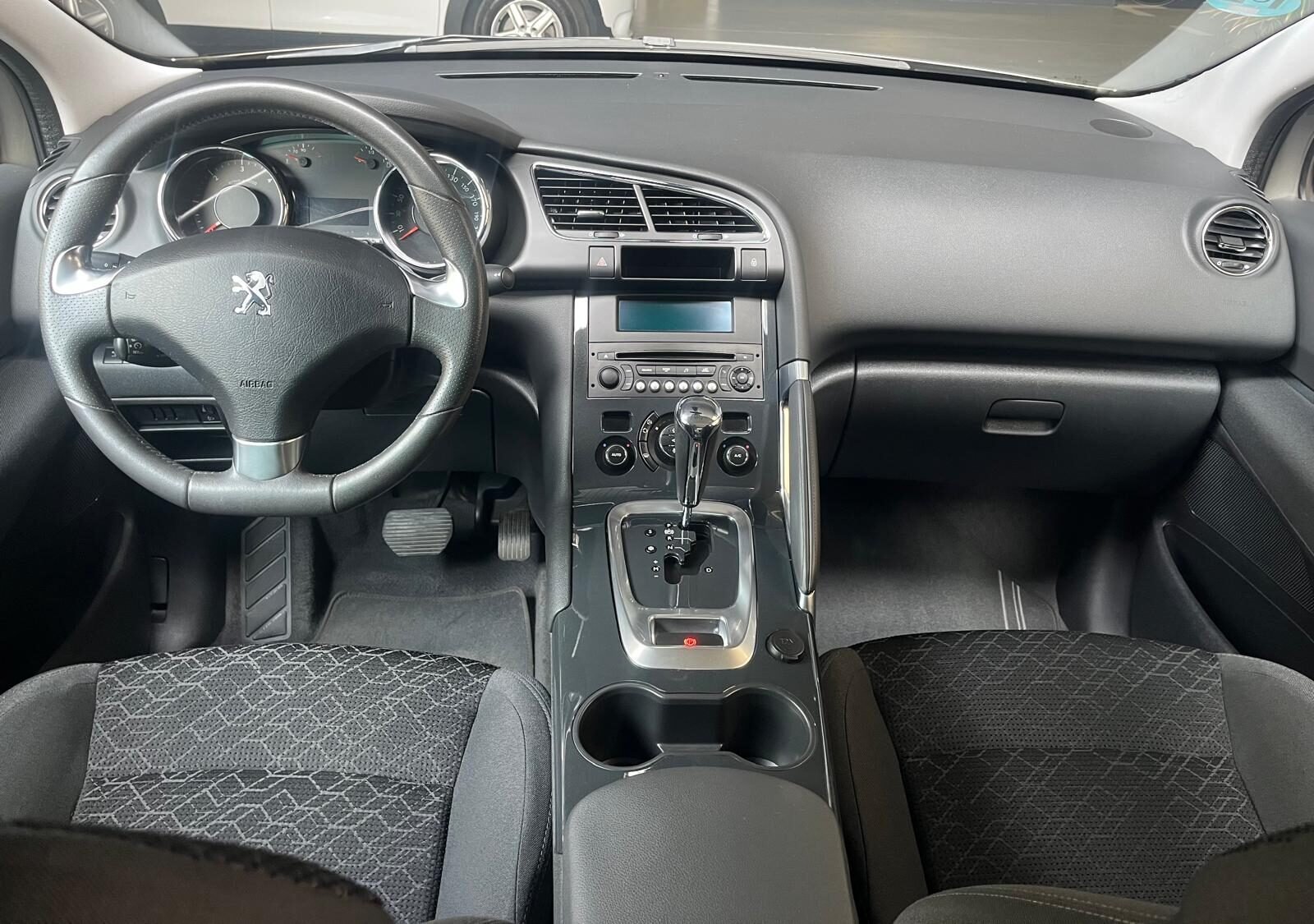PEUGEOT 3008 1.6HDi