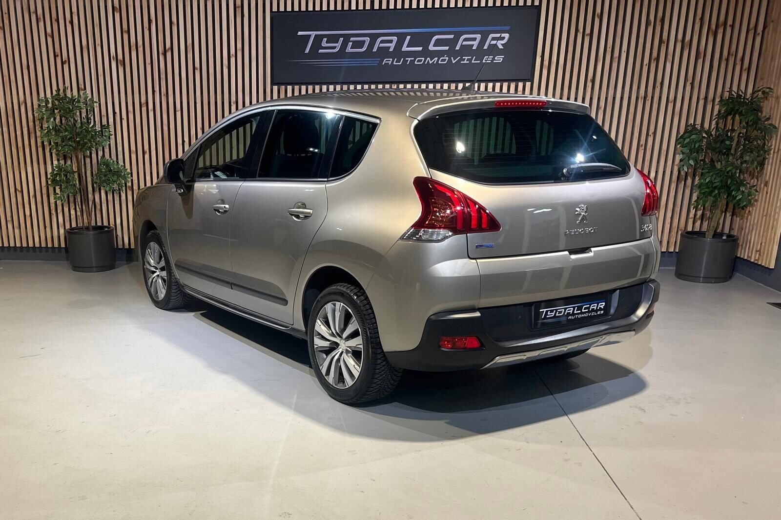 PEUGEOT 3008 1.6HDi
