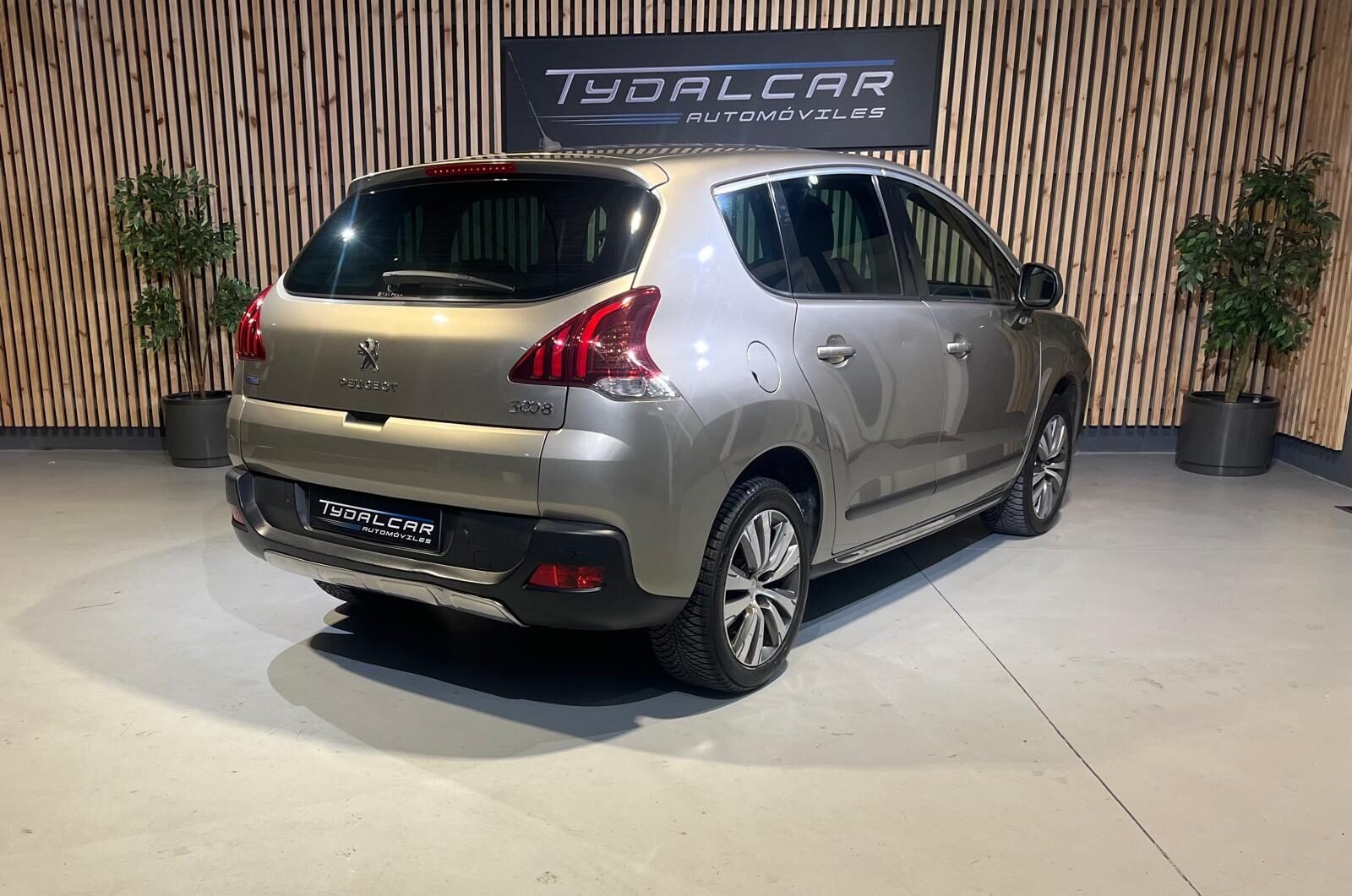 PEUGEOT 3008 1.6HDi
