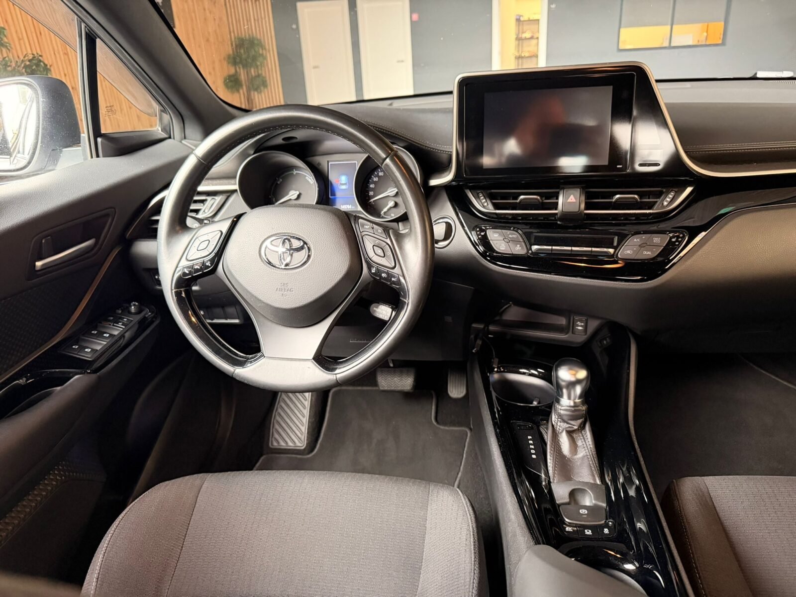 TOYOTA C-HR 1.8