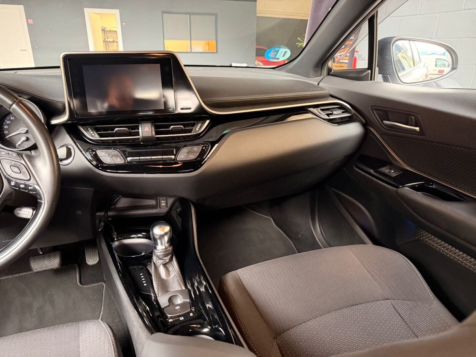 TOYOTA C-HR 1.8