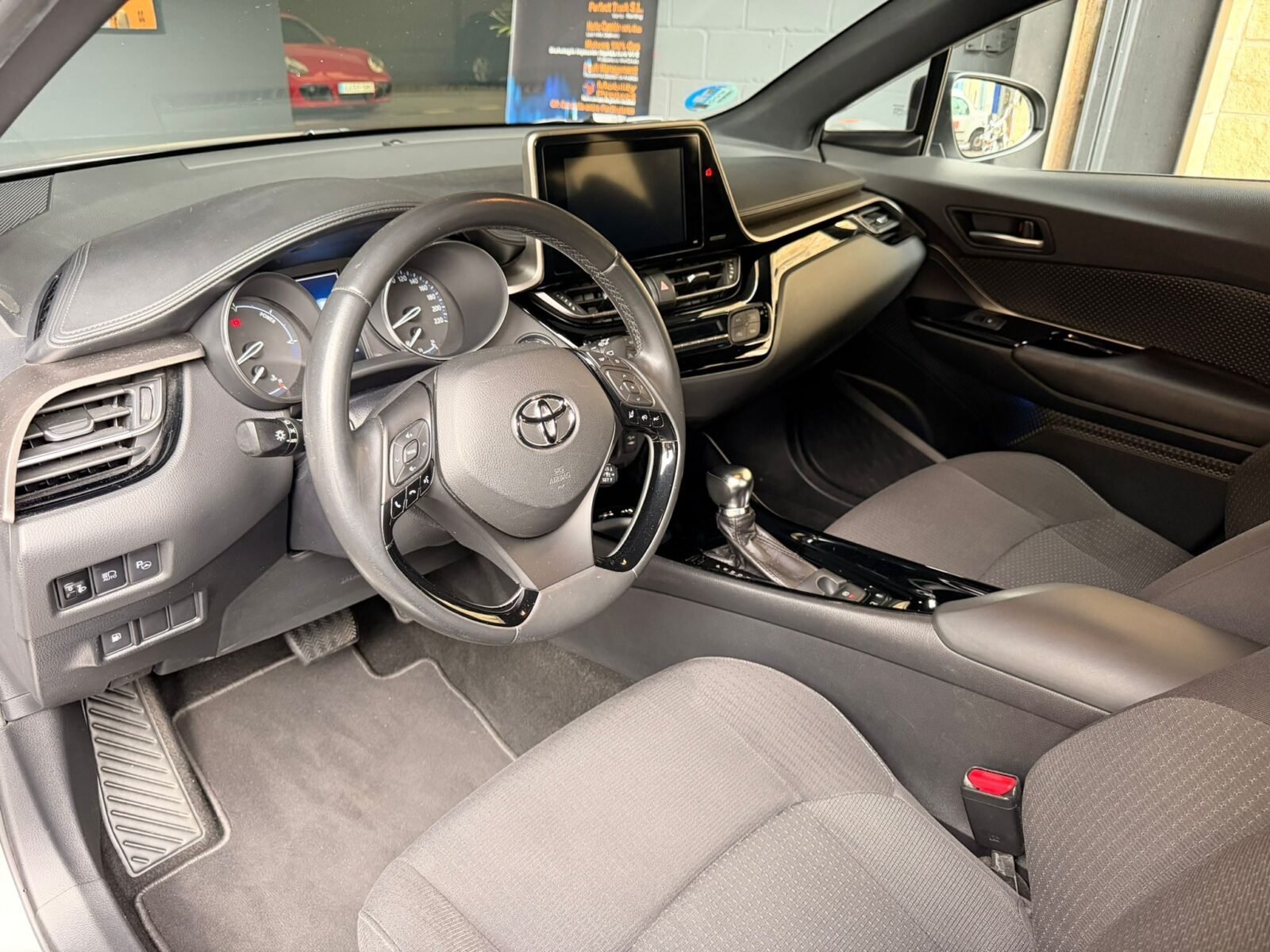 TOYOTA C-HR 1.8