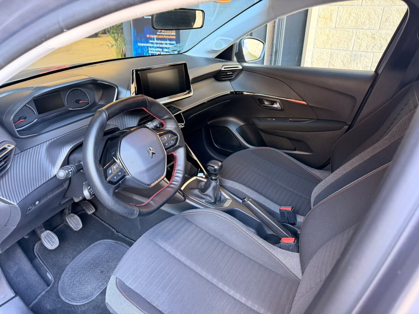 PEUGEOT 208 1.5