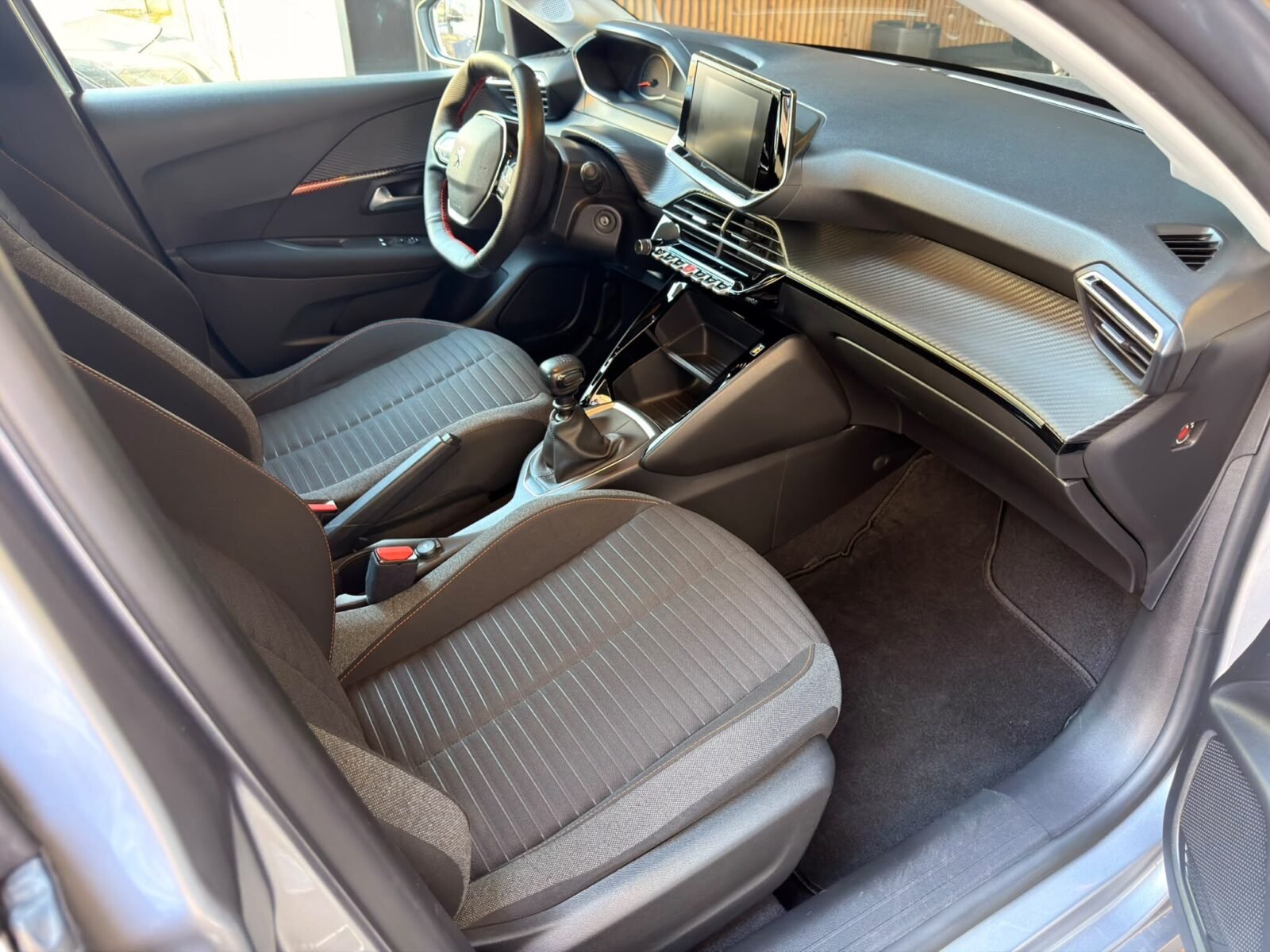 PEUGEOT 208 1.5