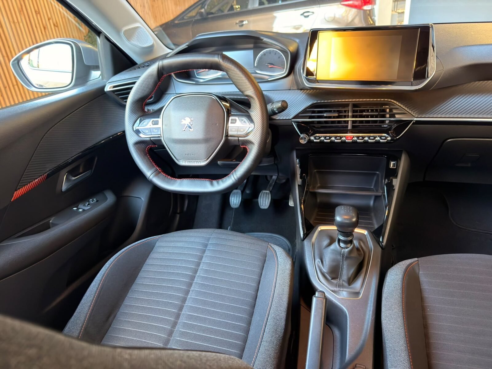 PEUGEOT 208 1.5