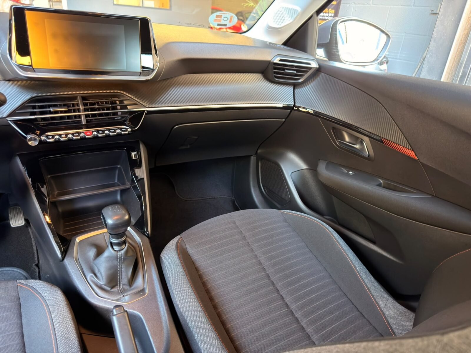 PEUGEOT 208 1.5