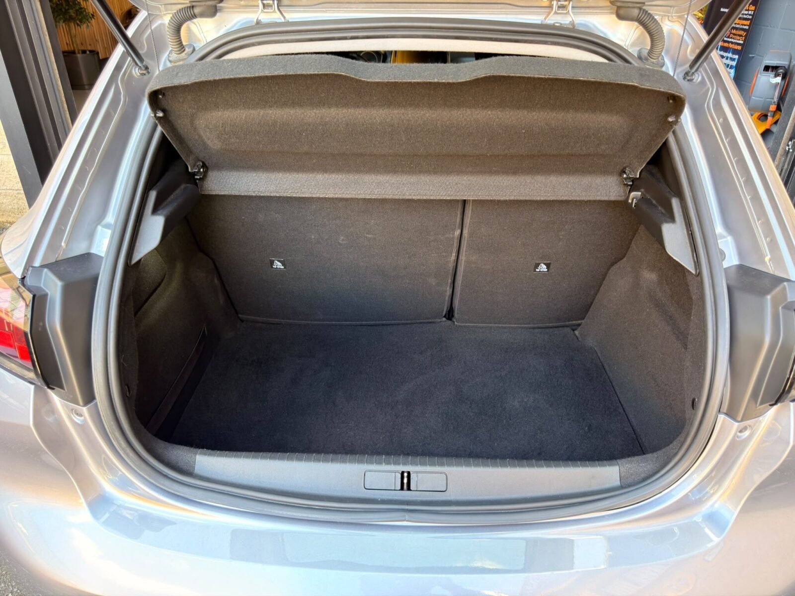 PEUGEOT 208 1.5